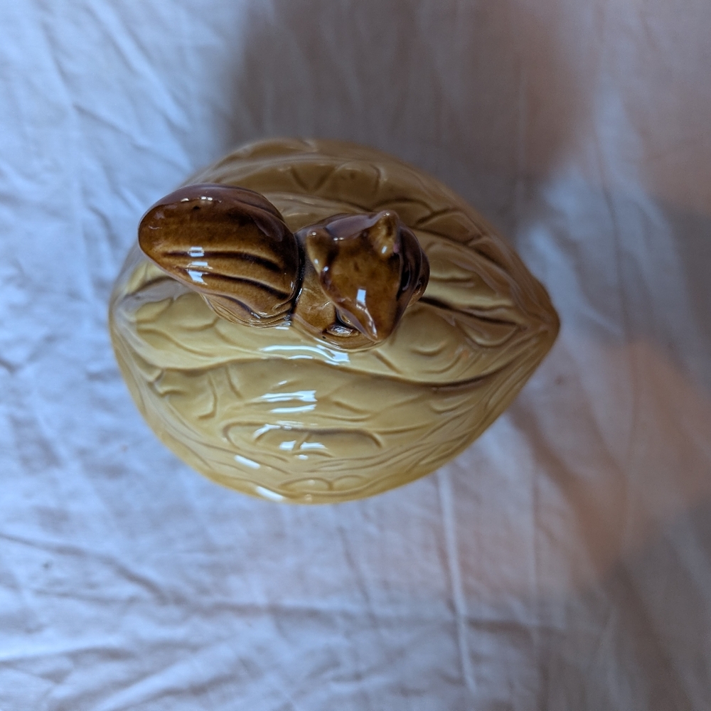 2/30$ Squirrel Walnut Ceramic Candy Dish - Picture 2 of 9